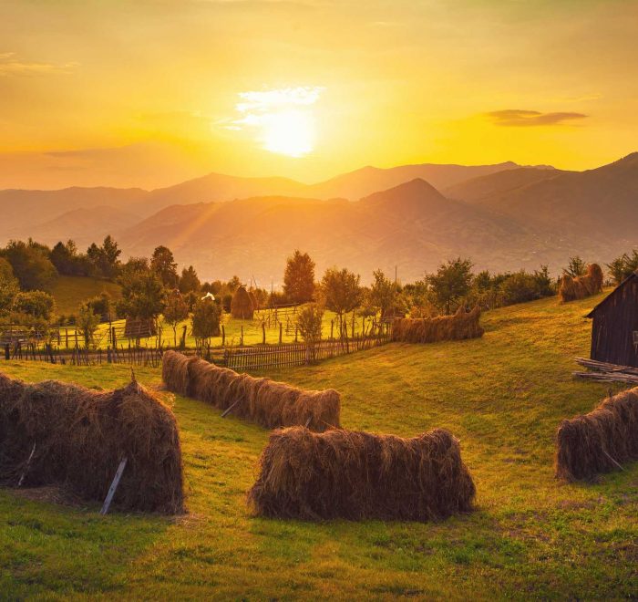 Peisaj de toamnă în Bucovina, România.