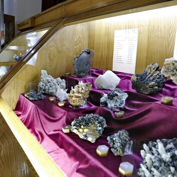BAIA MARE - MUZEUL DE MINERALOGIE VICTOR GORDUZA - COLECTIE
